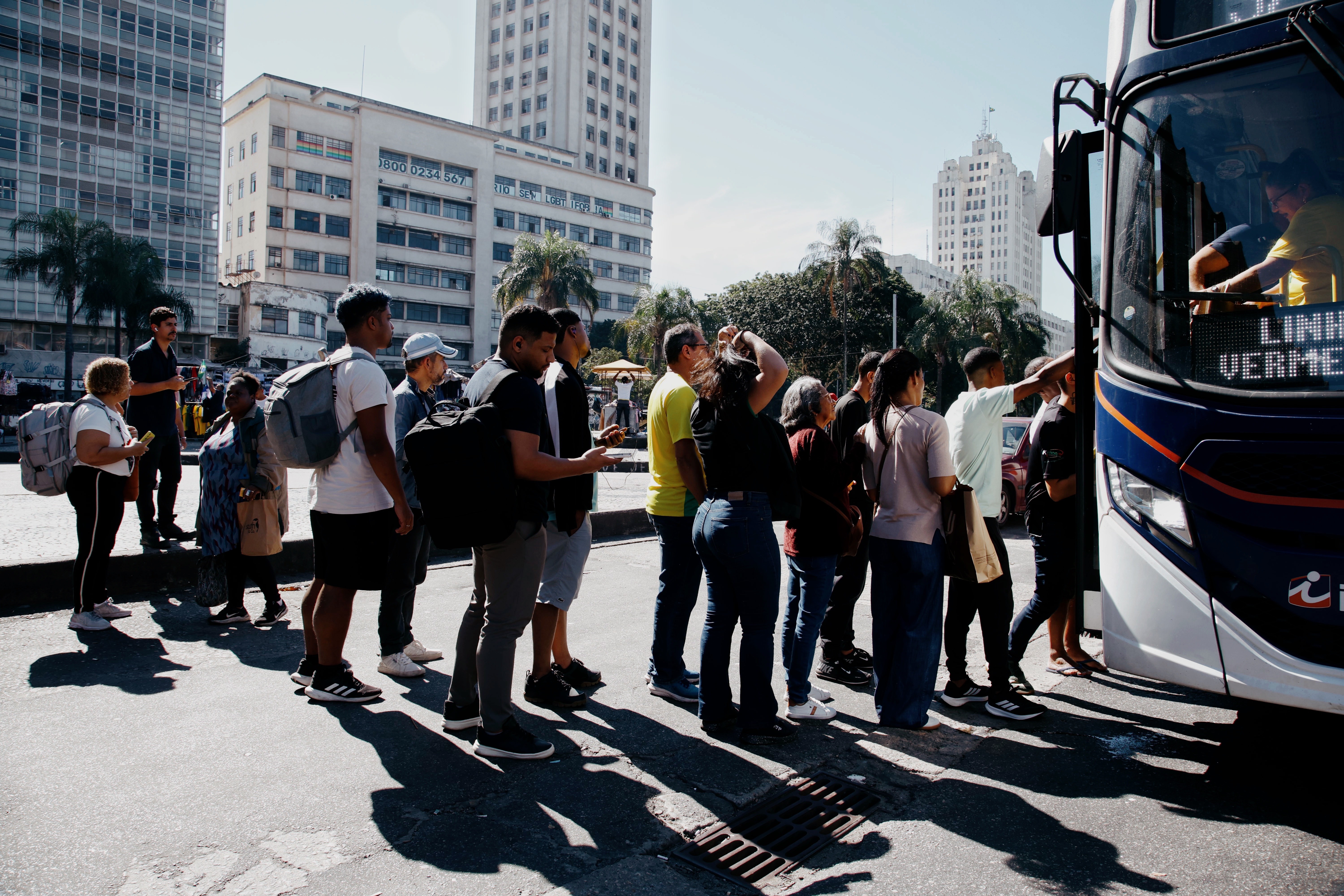 Em mais um dia de greve de ônibus, metrô e trens manterão esquema reforçado nesta terça-feira