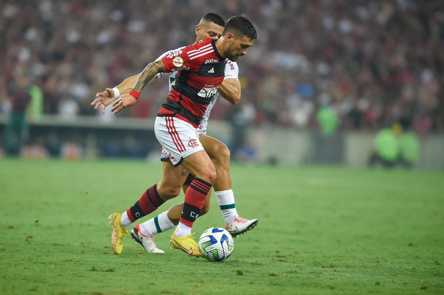 Flamengo é o 8° clube que mais gastou em novos jogadores - Rádio