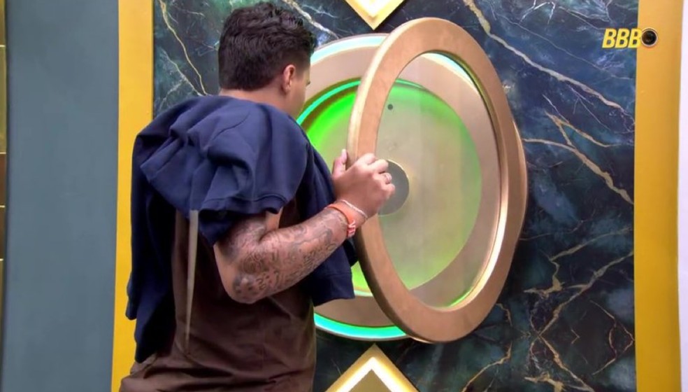 Pedro apertou botão de desistência no 'BBB 26' — Foto: Reprodução: Globo