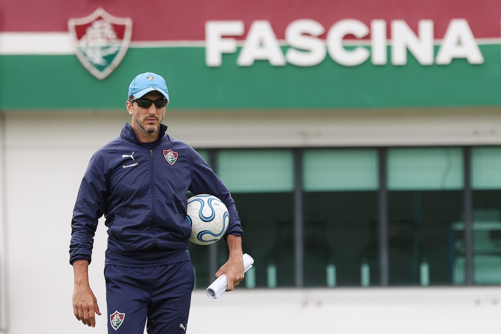 Luis Zubeldía em treino do Fluminense — Foto: LUCAS MERÇON / FLUMINENSE F.C.