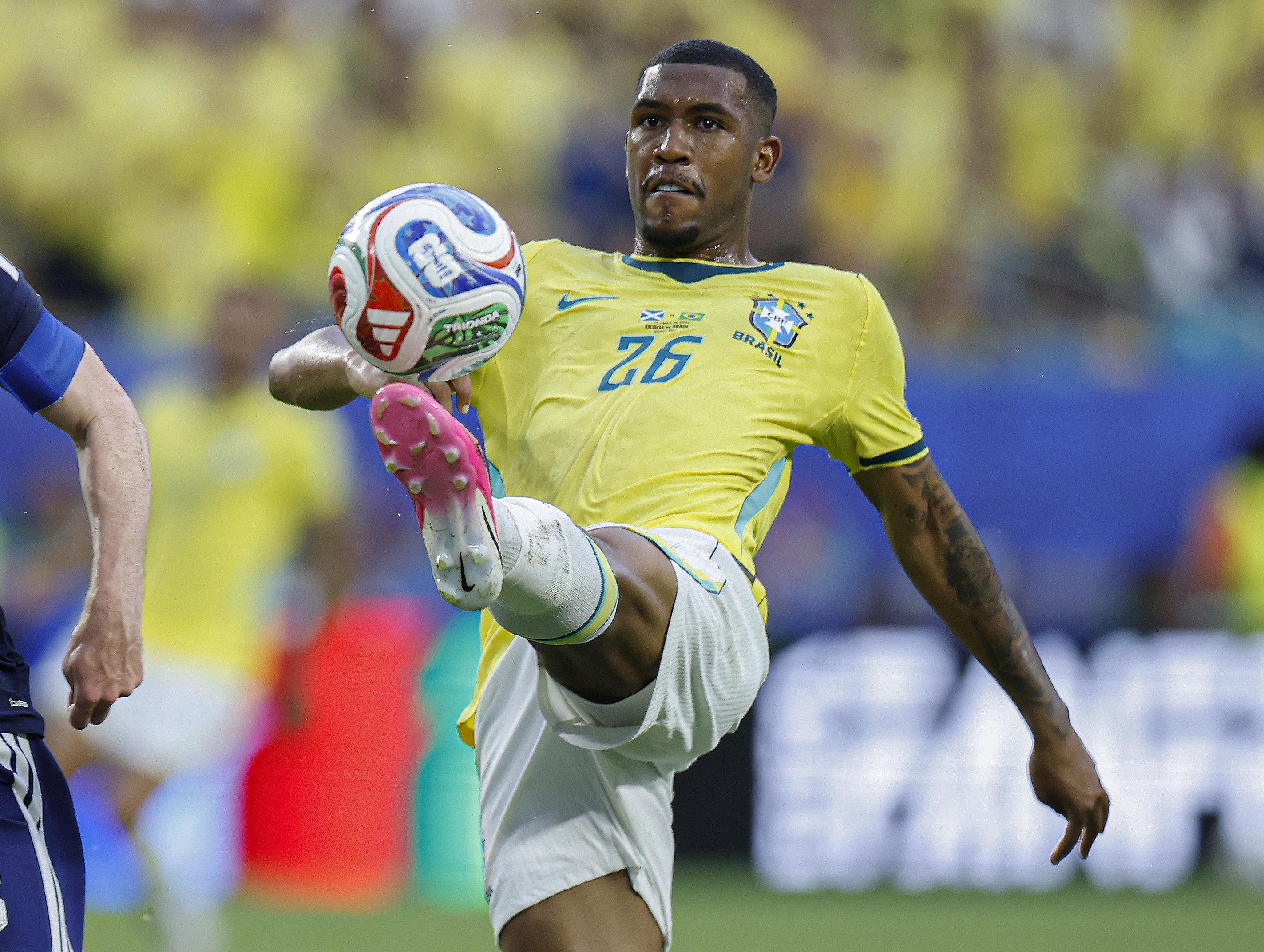 Rayan equilibra o time, Vinicius Jr faz a diferença e seleção começa a encontrar caminhos