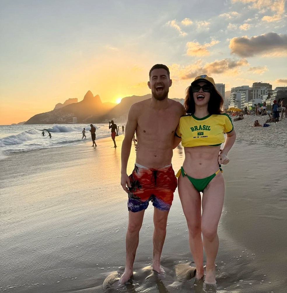 Jorginho, novo refor&ccedil;o do Flamengo, com a mulher, a cantora Catherine Harding, &mdash; Foto: Reprodu&ccedil;&atilde;o/Instagram