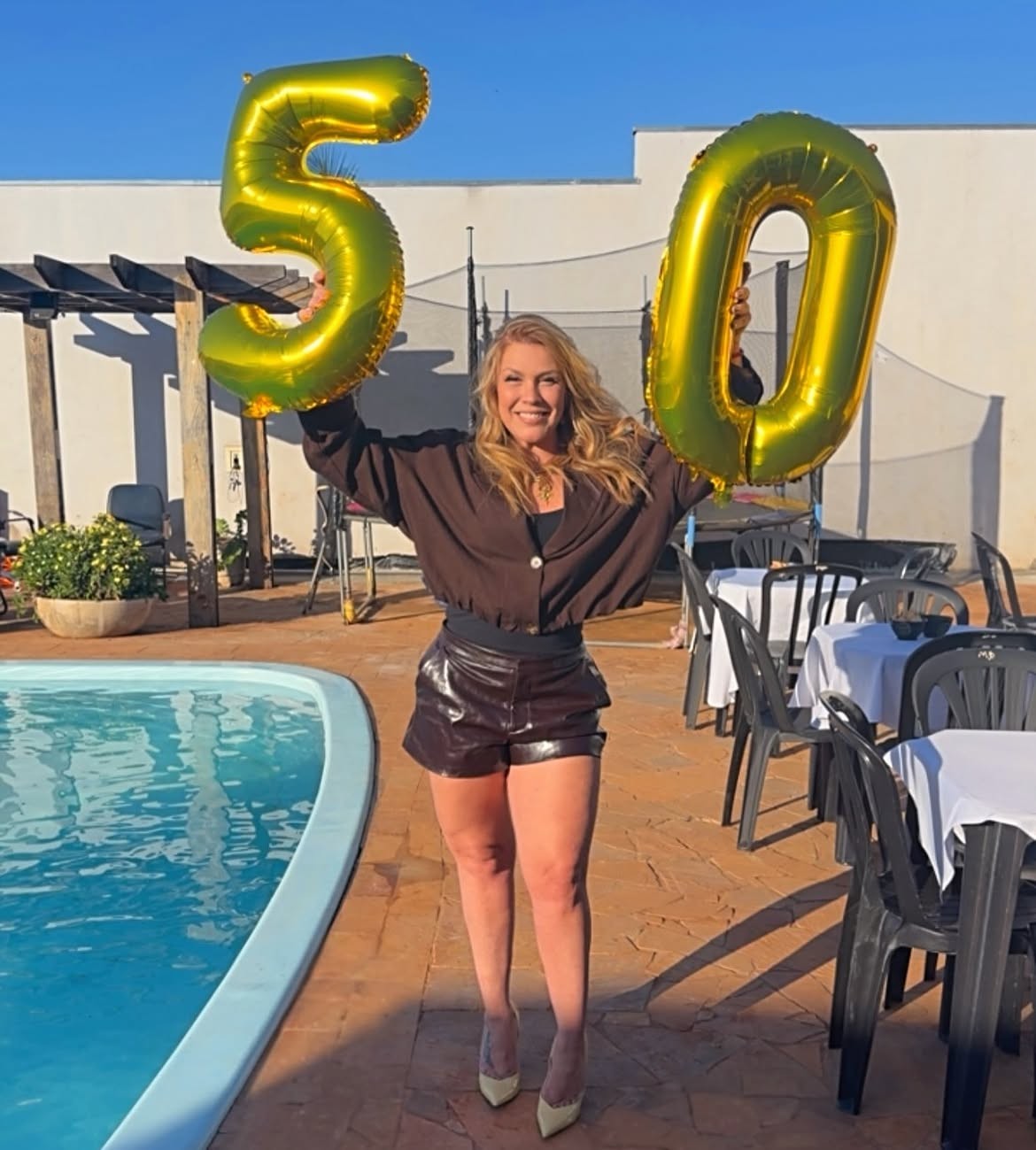 Em remissão de câncer, Simony reflete sobre chegada aos 50 anos: 'O renascimento'