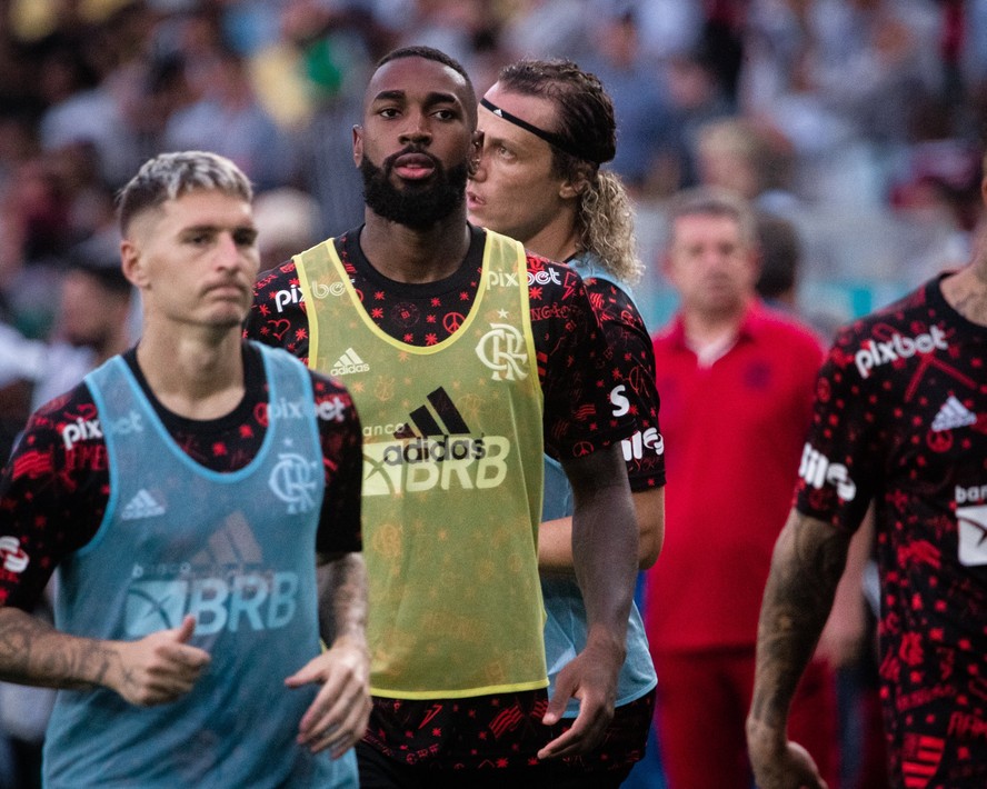 Gerson e Varela, do Flamengo, trocam mensagens em público e reforçam ...