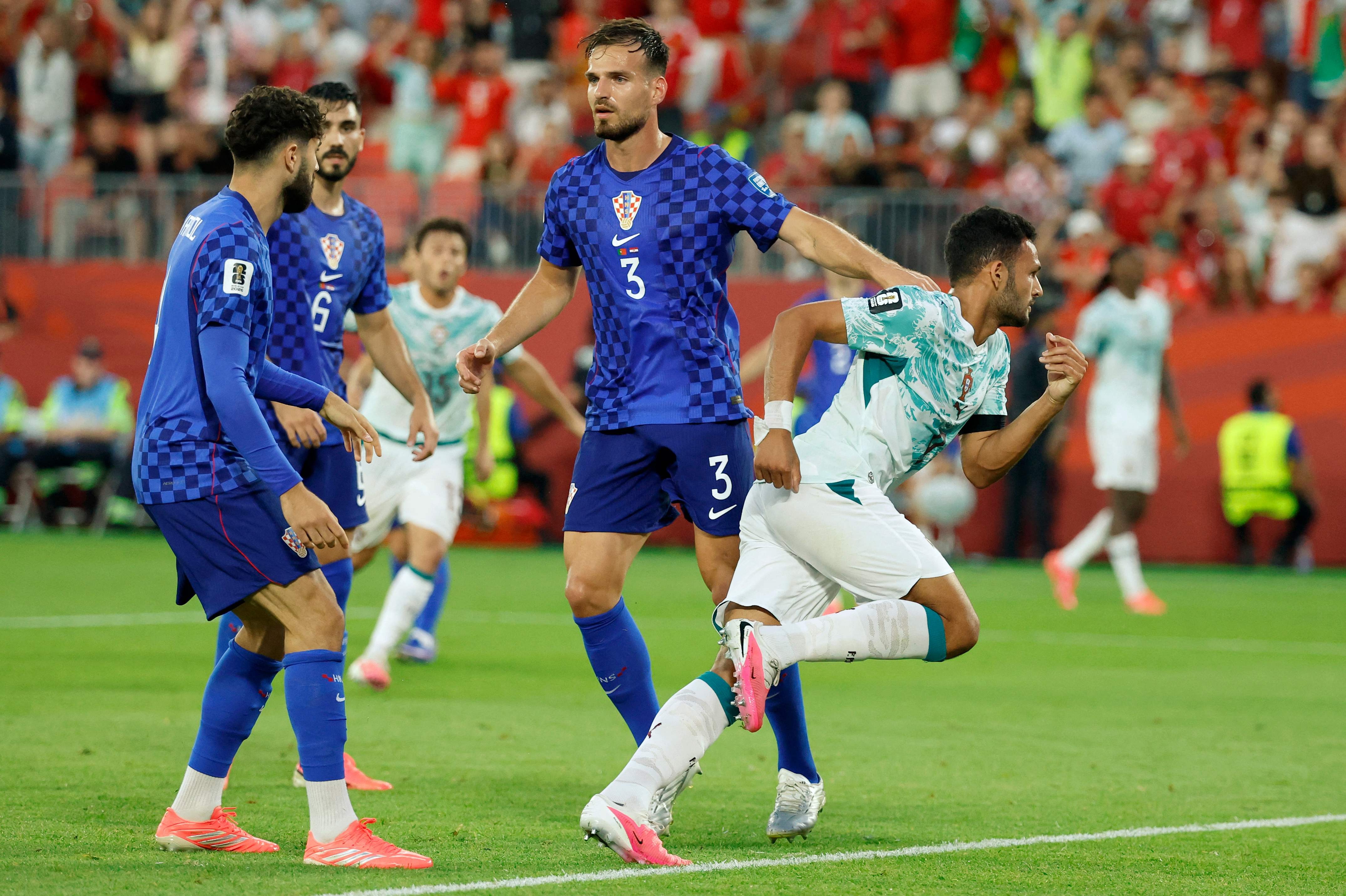 Portugal elimina a Croácia em jogo com acréscimos emocionantes e vai às oitavas da Copa