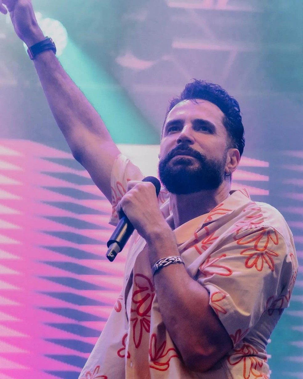 Cantor Latino — Foto: Aline Oliveira