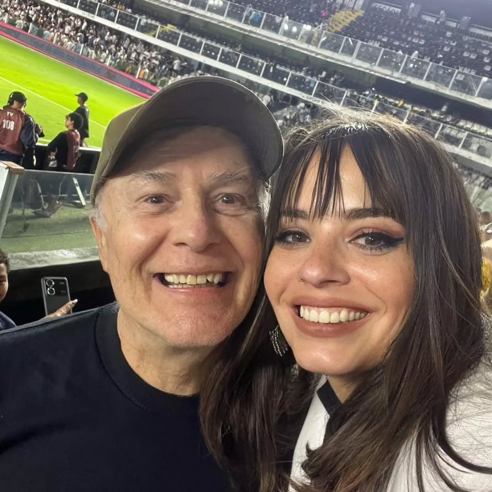 O ator João Bourbonnais com a mulher Ju Ramone — Foto: reprodução/ instagram