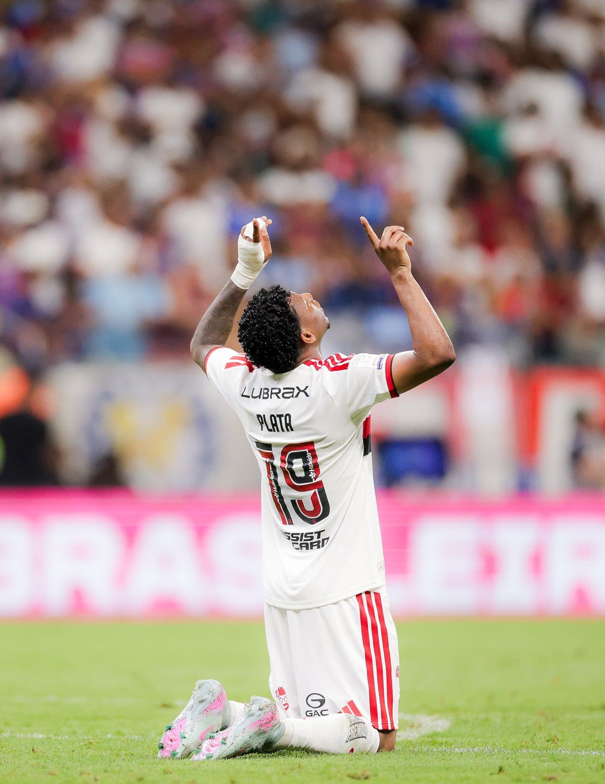 Plata marca pela primeira vez no Flamengo após polêmica em transferência para a Rússia: 'Tudo no seu tempo'