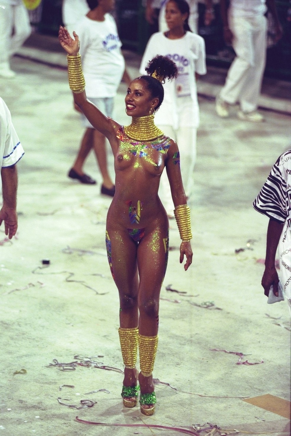 Valeria Valenssa no desfile da Caprichosos de Pilares - 1998 — Foto: Ivo Gonzalez