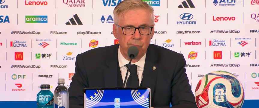 Carlo Ancelotti elogia Vini Jr e comenta mudança na sua posição, mais próxima do gol: 'é uma vantagem para ele'
