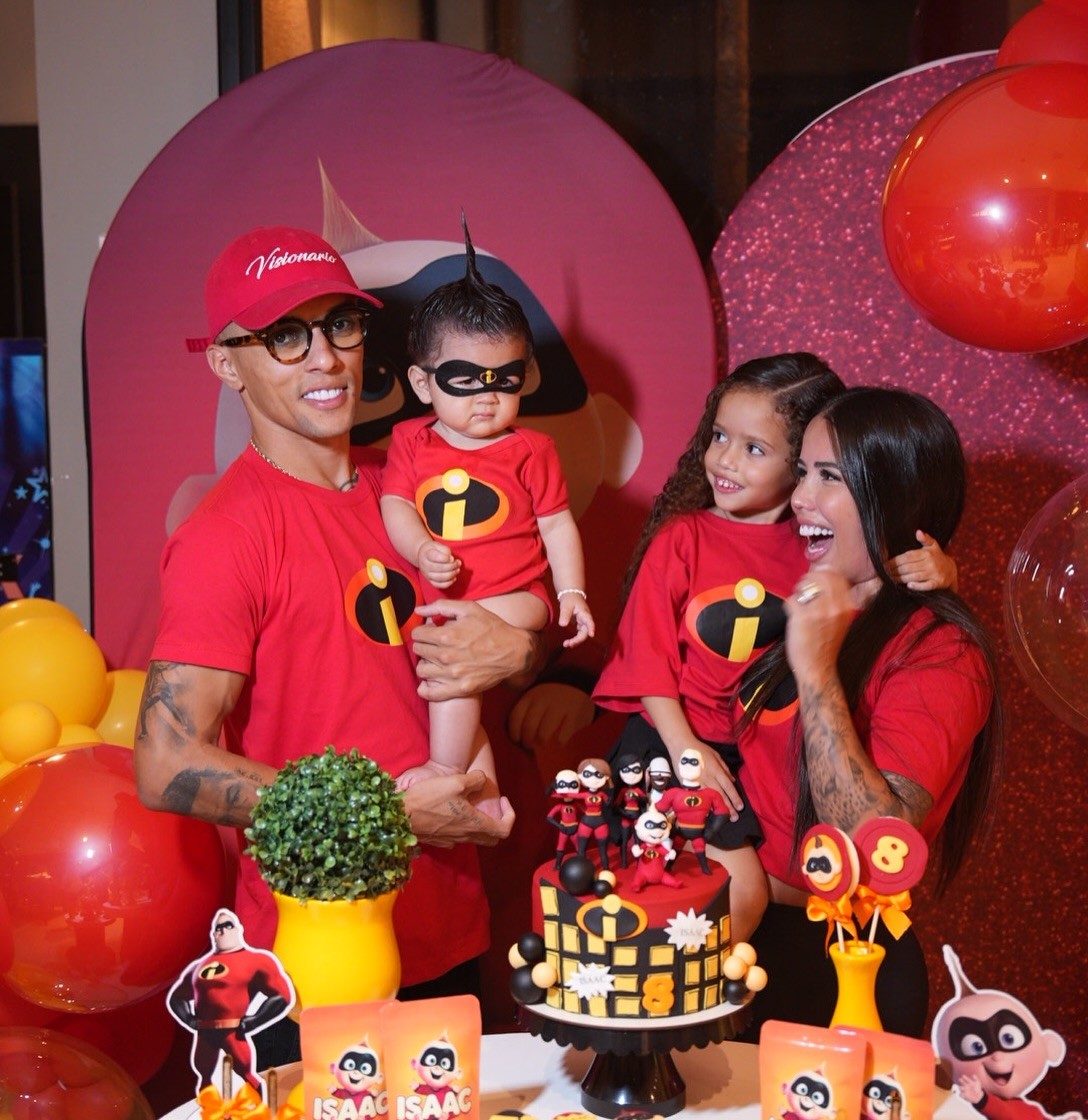 Buzeira celebra mesversário do filho: ‘Não quero perde mais nenhum momento’