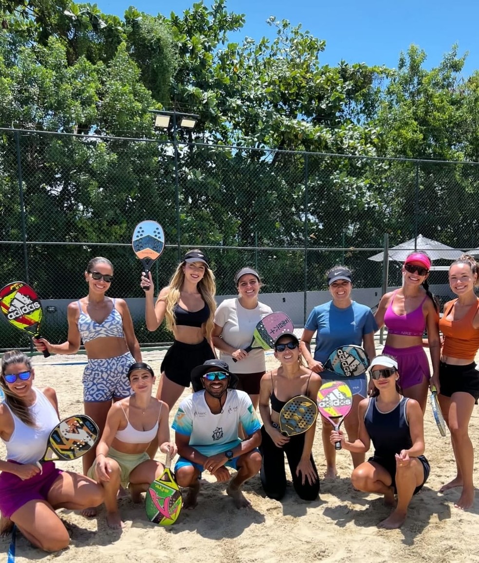 Maiara Porto se junta a&agrave;s mulheres de jogadores no beach t&ecirc;nis  &mdash; Foto: rep/ instagram