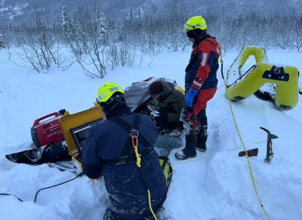 Mulher tenta resgatar c&atilde;o sob lago congelado no Alasca e desaparece &mdash; Foto: Reprodu&ccedil;&atilde;o