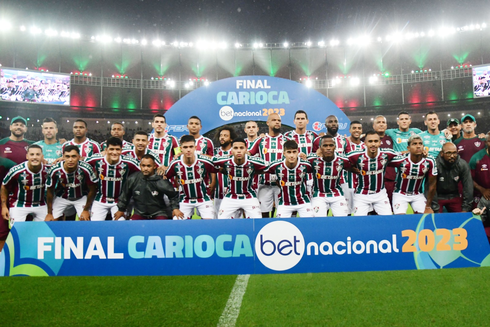 Elenco do Fluminense campeão Carioca — Foto: Peter Ilicciev/Agencia Enquadrar/Agencia O Globo