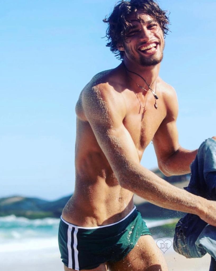 Êpa! Solteiro, Ricky Martin passa a seguir Nicolas Prattes, Marcos ...