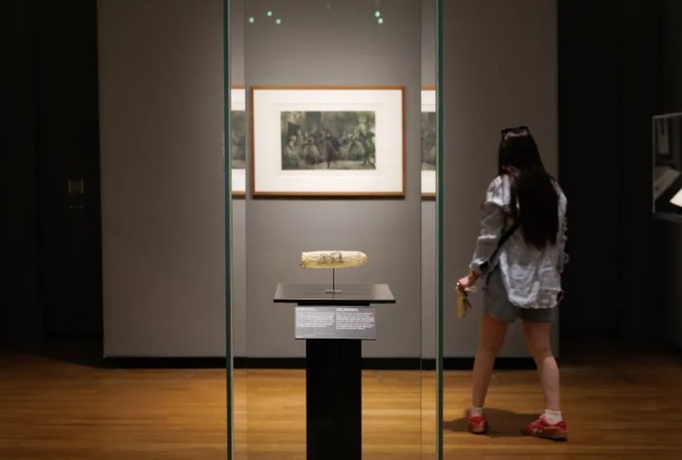 Preservativo raro de 200 anos com imagem de freira e padres &eacute; exibido em museu na Holanda &mdash; Foto: AFP