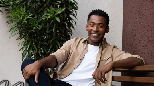 Pedro Lins se consolida nos sábados da Globo, levando mais sotaque à TV