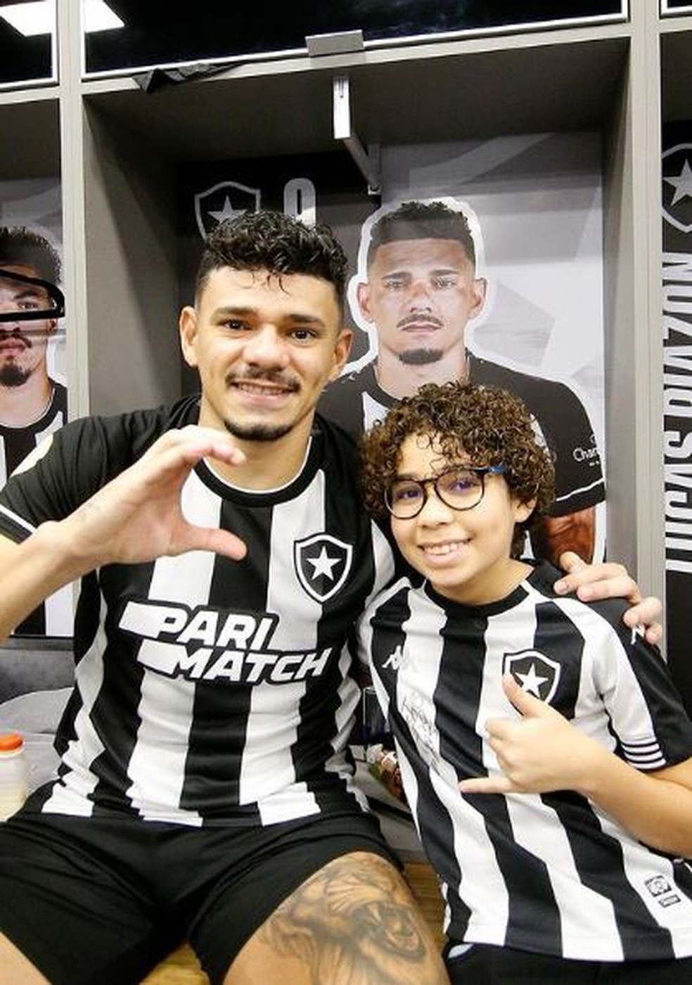 Tiquinho Soares com o filho mais velho  — Foto: reprodução/ instagram 