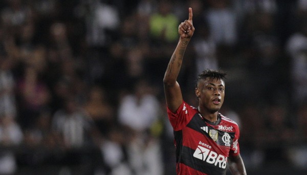 Flamengo trava renovação de Bruno Henrique, que se sente desprestigiado