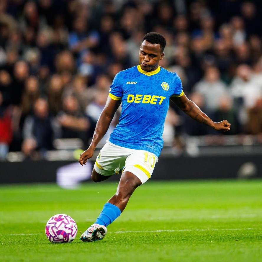 Jhon Arias ainda não engrena pelo Wolverhampton, da Inglaterra