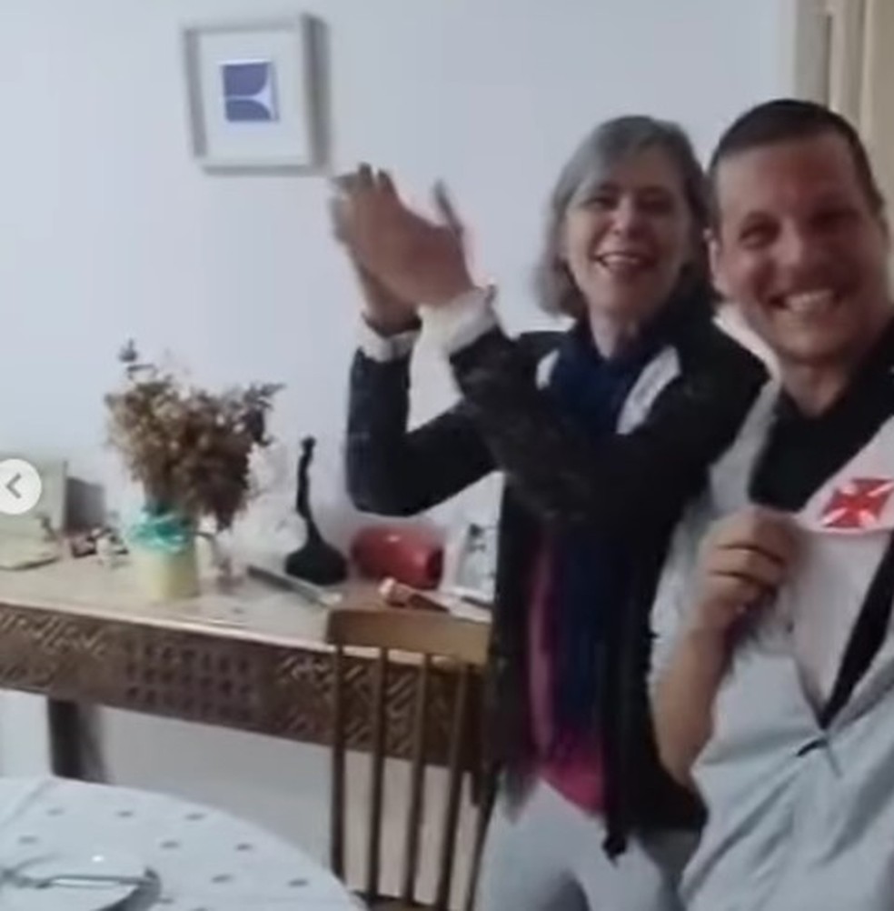 Chico com Maria Eugênia no seu aniversário de 31 anos — Foto: reprodução/ instagram