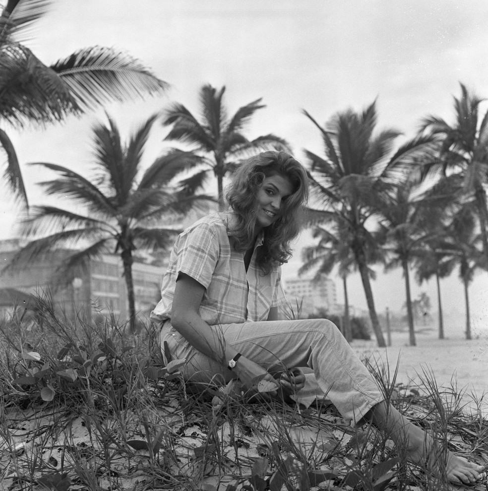 05/06/1967 - Leila Diniz (atriz) - Praia de Ipanema — Foto: Arquivo / Agência O Globo