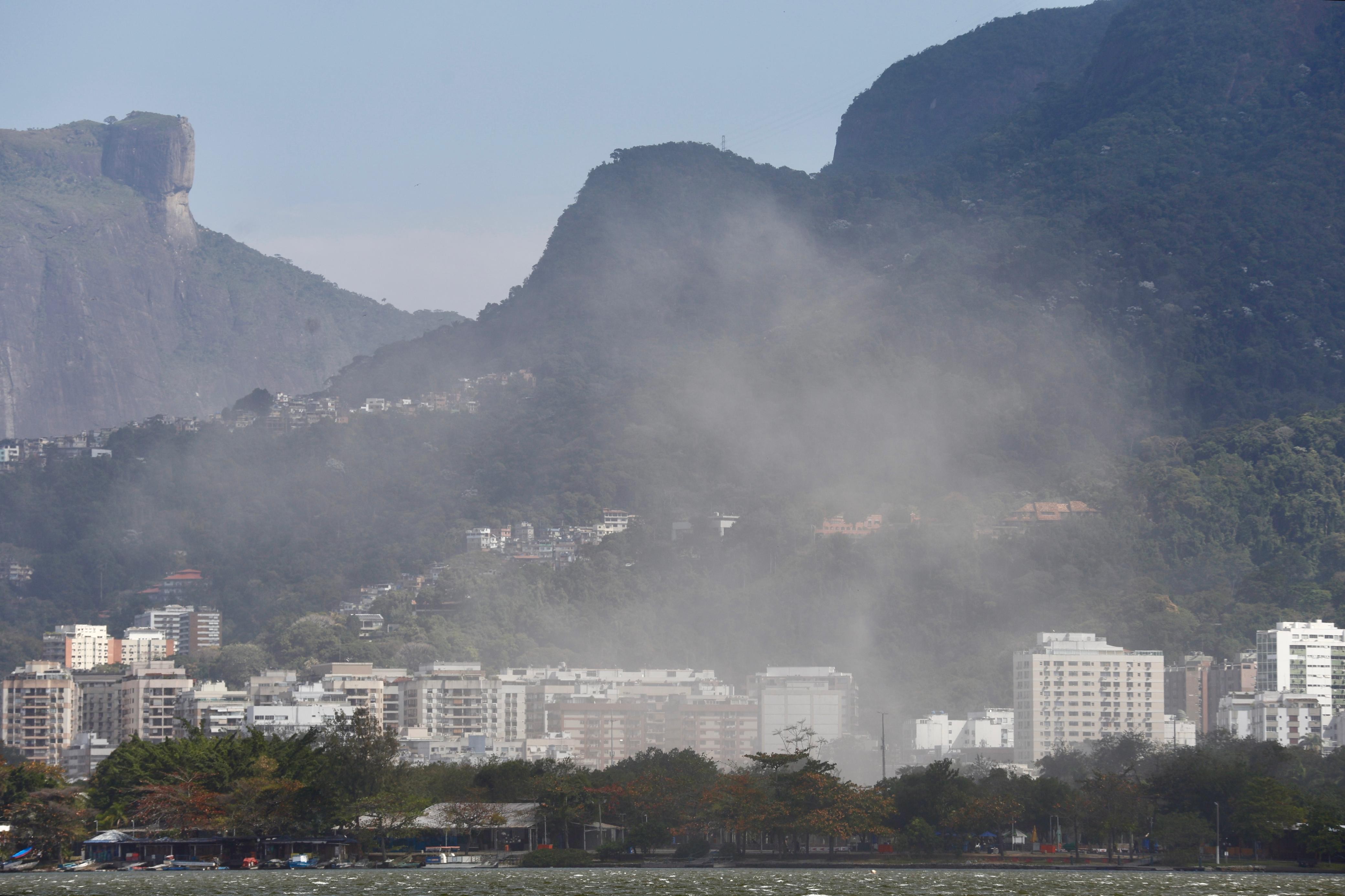 Terça-feira começa com ventania e chuva no Rio - QTU Questões do Universo