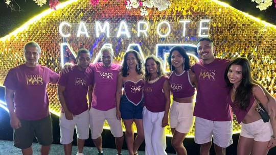 Família de Anitta Celebra o Carnaval Carioca em Camarote da Sapucaí