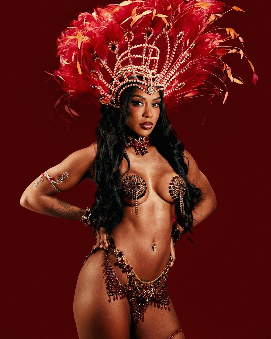 Rebecca celebra 16 anos de Salgueiro com homenagem à carnavalesca Rosa Magalhães: 'Desde pequena frequentava a quadra'