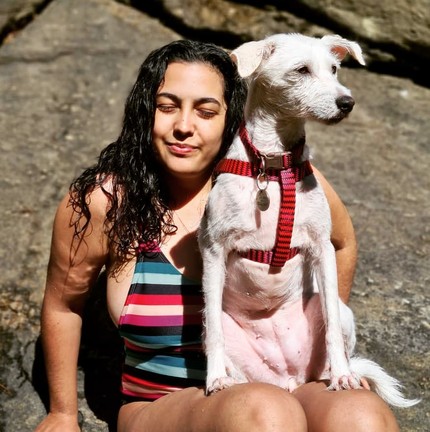 Camila Moura posa para foto com seu cachorro — Foto: reprodução