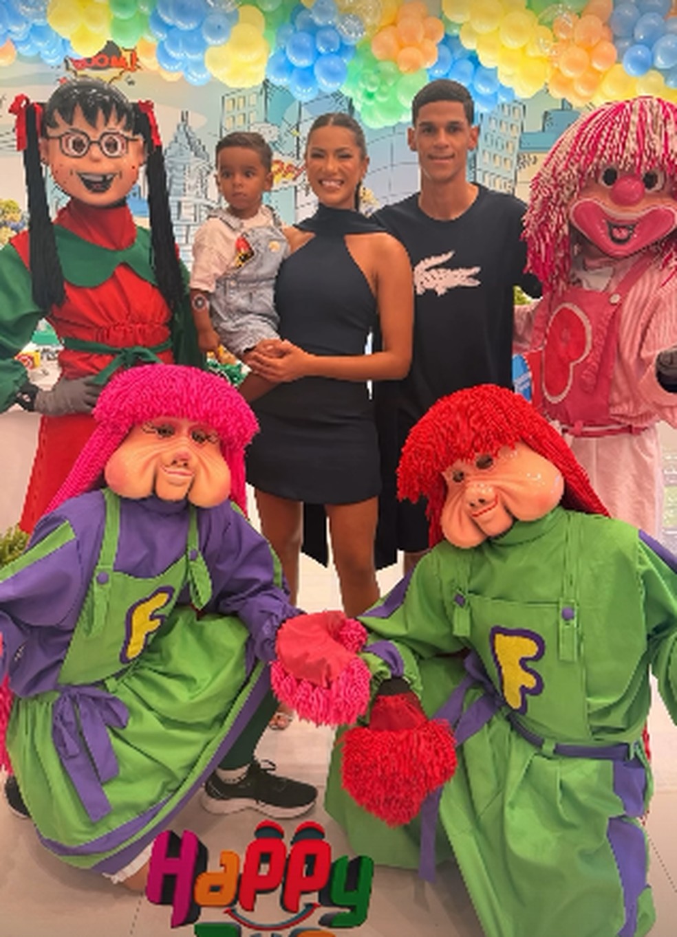 Luva de Pedreiro e mulher comemoram aniversário de 2 anos do filho — Foto: Reprodução/Instagram