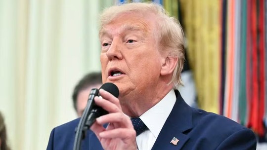 Em discurso na Casa Branca, Trump volta a defender Balogun, critica árbitro Raphael Claus e diz que expulsão foi 'muito suspeita' Em discurso na Casa Branca, Trump volta a defender Balogun, critica árbitro Raphael Claus e diz que expulsão foi 'muito suspeita'