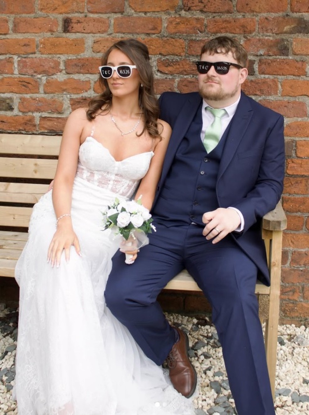 Tyler se casou com Cameron Griffith usando vestido de R$ 103 — Foto: Reprodução/Instagram