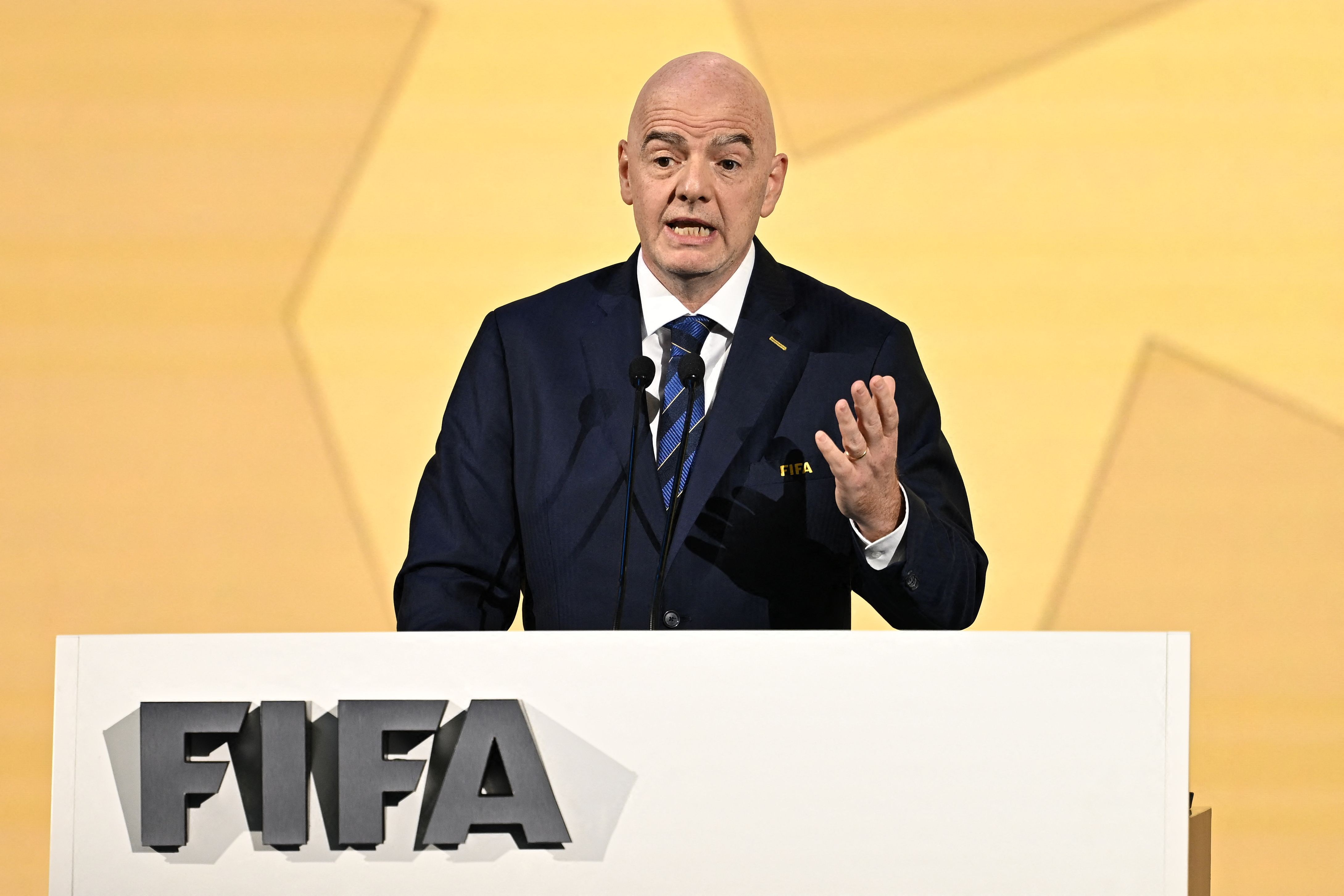 Pouco democráticos e sem tradição no futebol: veja quem ainda apoia Infantino em meio à crise da Fifa - QTU Questões do Universo