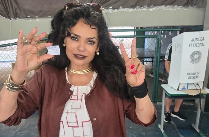 Adele Fátima, musa da Pornochanchada, fracassa nas urnas e recebe pouquíssimos votos