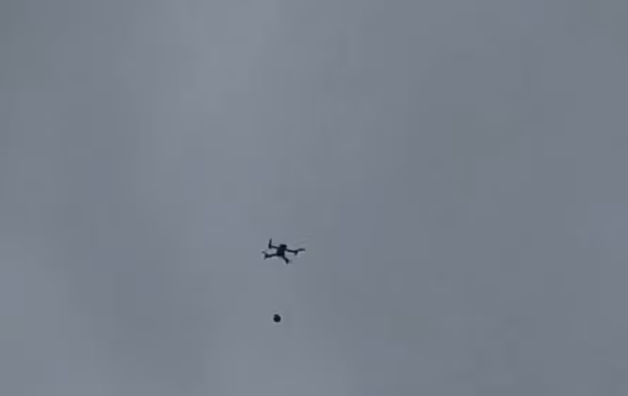 Prática de guerra: traficantes usam drone para lançar granada contra policiais durante operação na Serrinha