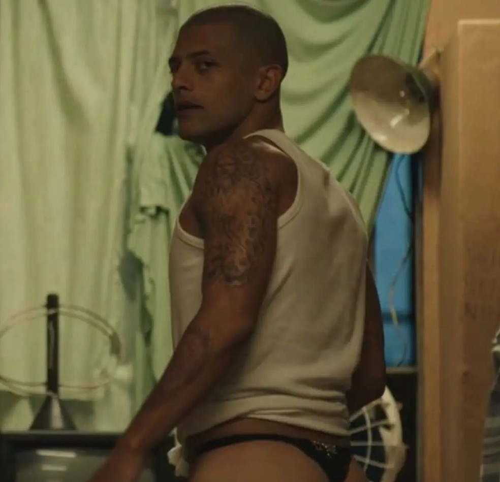 O ator Kelner Macêdo interpreta Cristian Cravinhos na série "Tremembé" — Foto: Reprodução/Prime Video