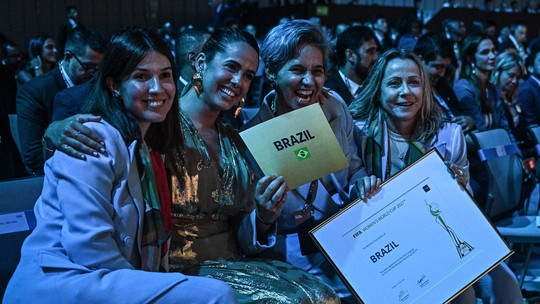 ‘Emoção muito grande quando saiu o nomezinho no envelope’, diz Valesca Araújo, executiva da campanha do Brasil à sede do Mundial feminino