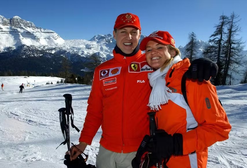 Esposa de Schumacher diz que o ex-piloto costumava receber roupas íntimas de fãs