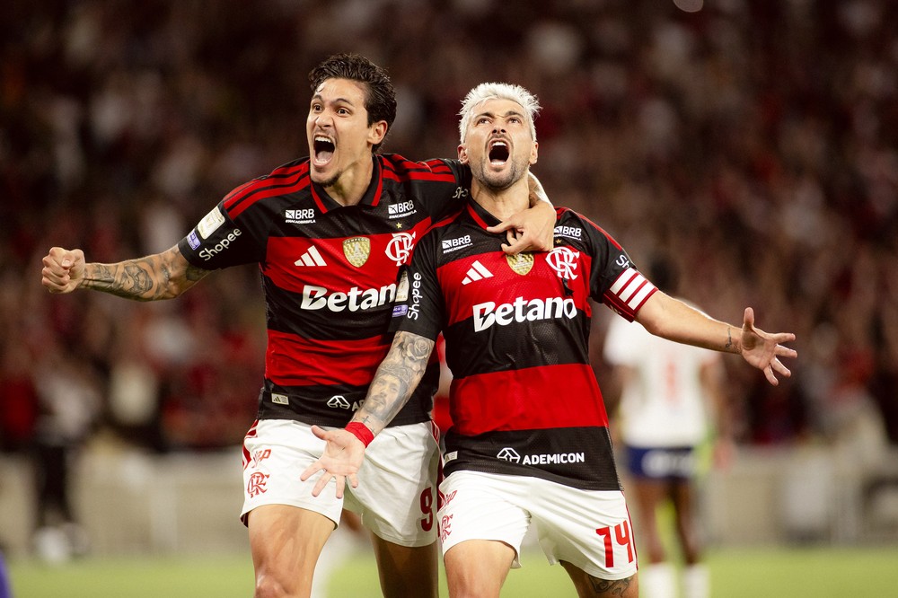 Com objetivos diferentes, Flamengo e Vasco rodam elenco em meio à ...