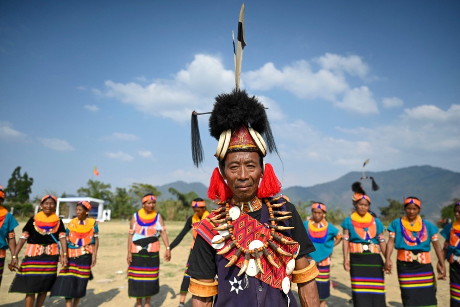 Os Konyaks realizam sua dança tribal na aldeia de Longwa, no distrito de Mon, no estado indiano de Nagaland