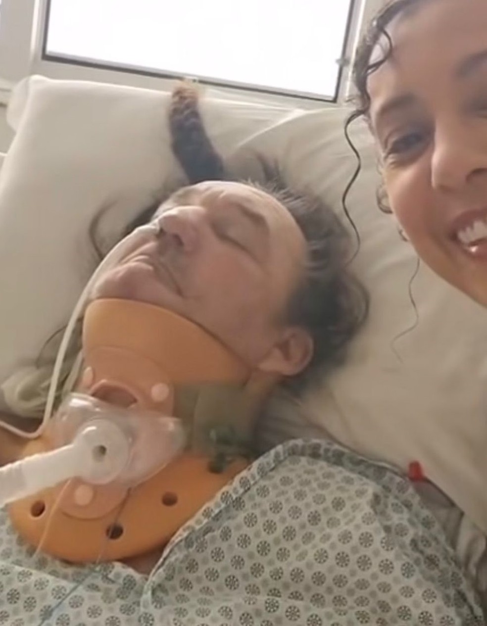 Mulher mostra Marquito no hospital — Foto: Reprodução/Instagram