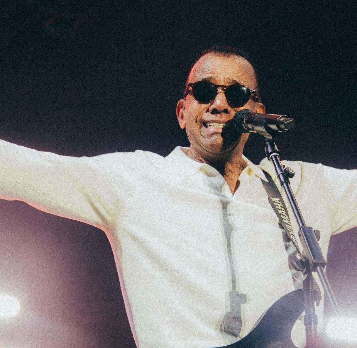Aos 87 anos, Jorge Ben Jor vai às lágrimas ao ser ovacionado em show; veja o vídeo