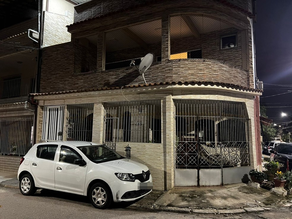 Residência do casal de idosos assassinado na Ilha do Governador, onde foram encontrados mortos no último domingo — Foto: Thayssa Rios