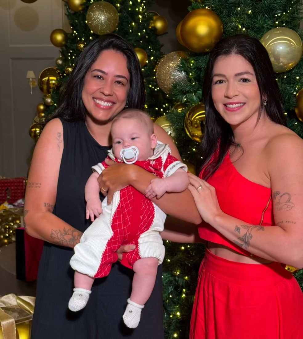 Monyque Costa com a namorada Jessika Losi e o sobrinho José Leonardo — Foto: reprodução/ instagram