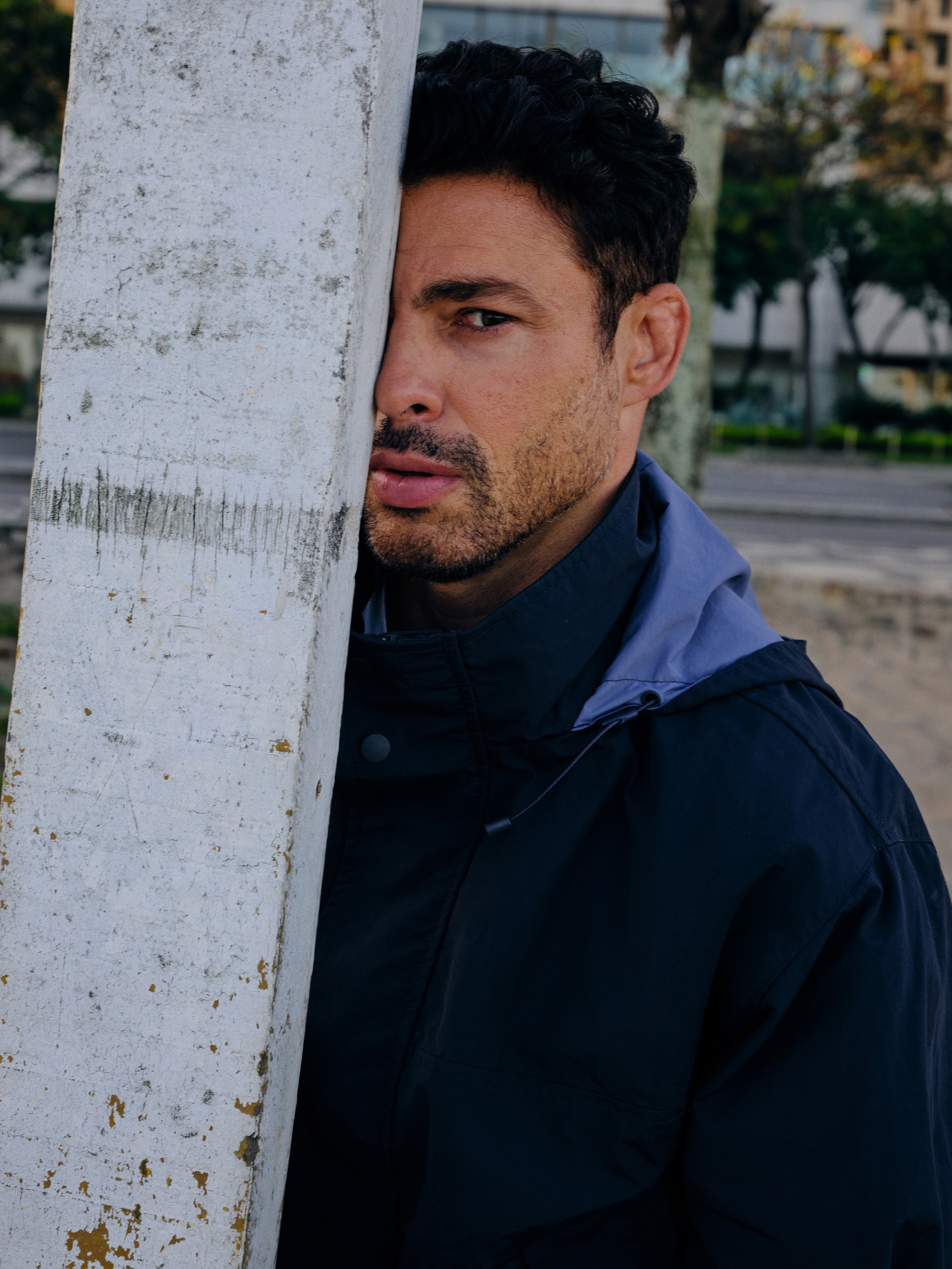 Cauã Reymond justifica nudez masculina em 