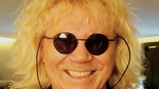 Cantor Ovelha passa por cirurgia cardíaca de urgência em SP