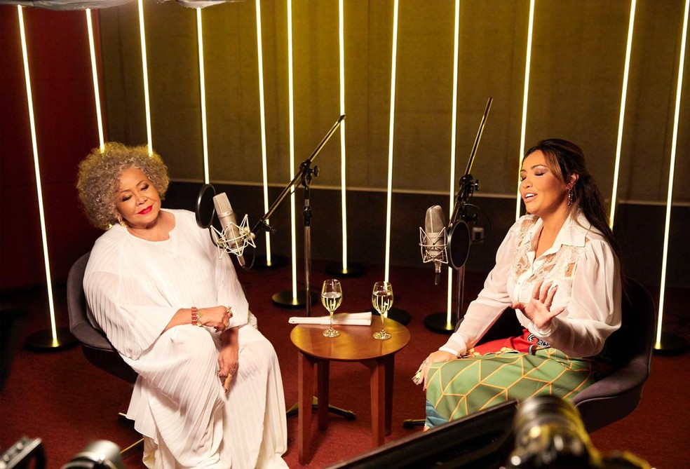 Alcione com a cantora e compositora Karinah &mdash; Foto: Divulga&ccedil;&atilde;o