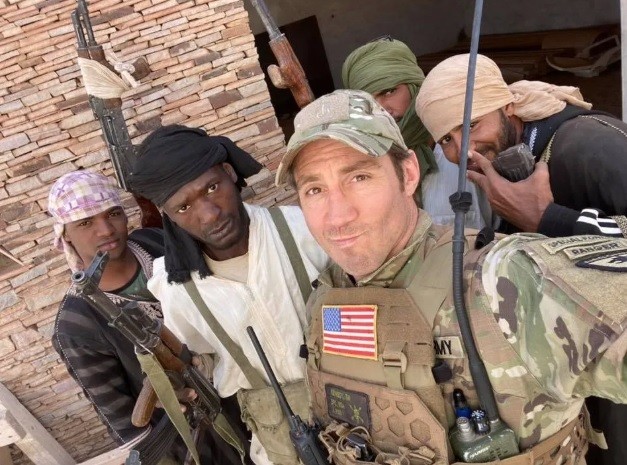Ex-lutador do UFC é baleado três vezes durante missão armada na República Democrática do Congo
