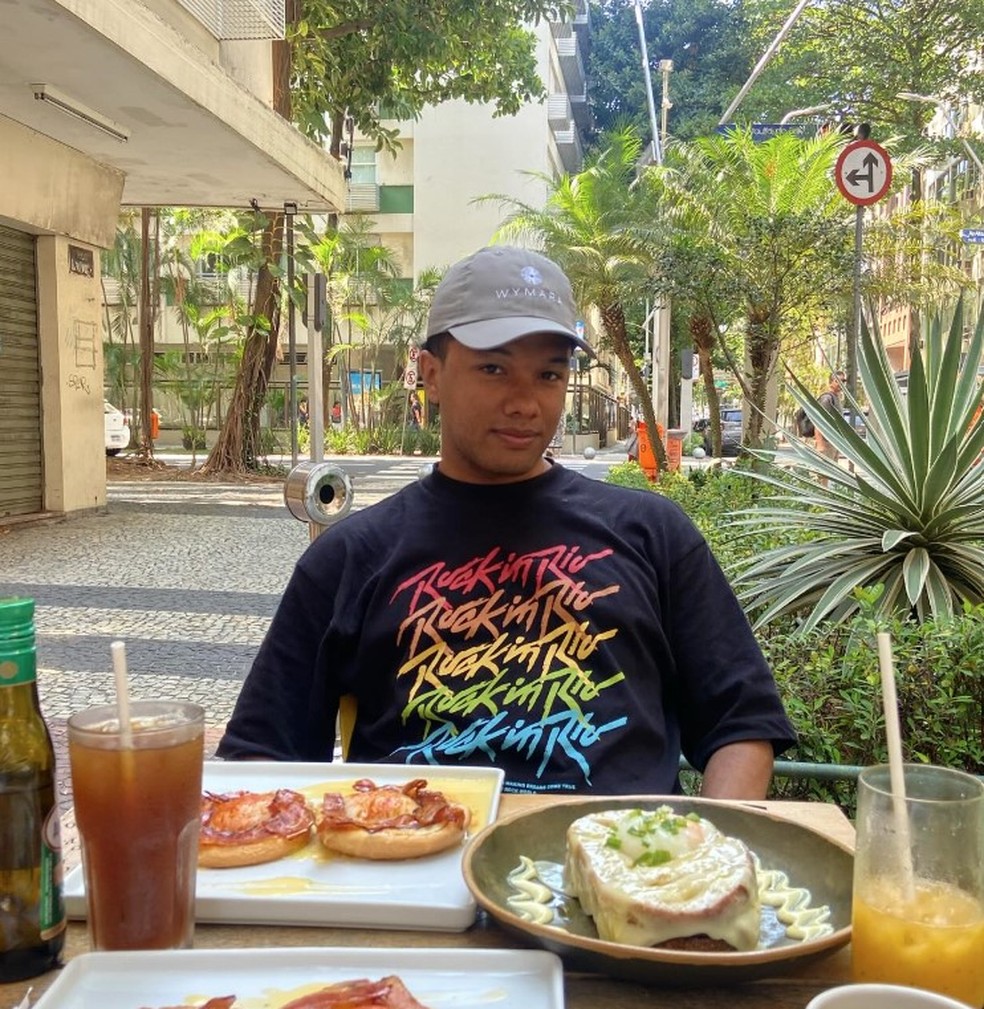 Nicolas, fã que traduziu carta de Lady Gaga no palco — Foto: Reprodução/Instagram